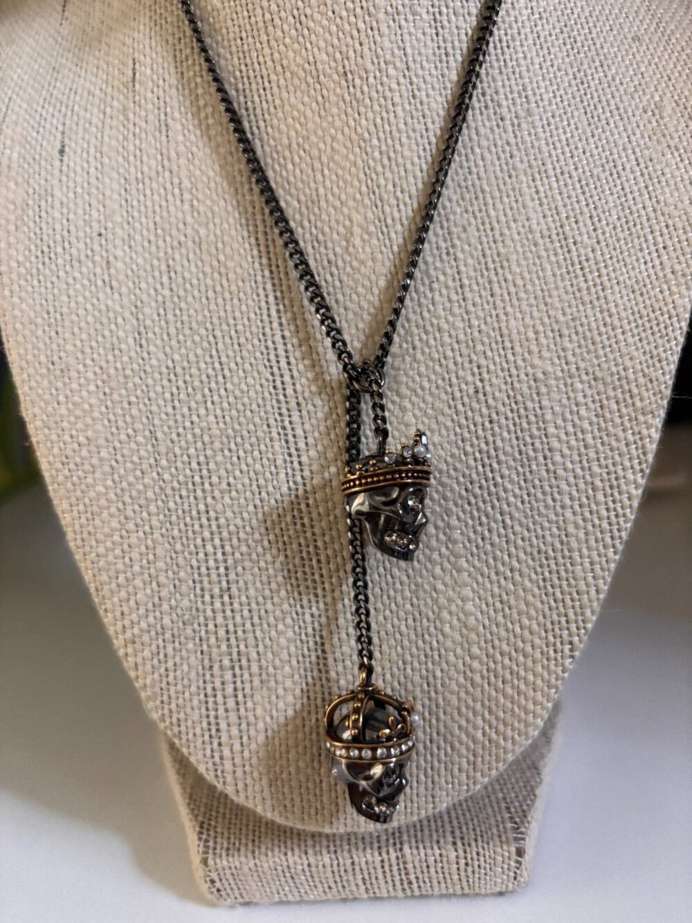 A MCQUEEN double skull lariat necklace charms crystal pearls silver HTF